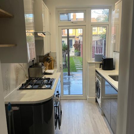 Modern Home With Driveway Parking For 2 Vehicles, Near Tottenham Hotspur Stadium, White Hart Lane Train Station Londra Exterior foto