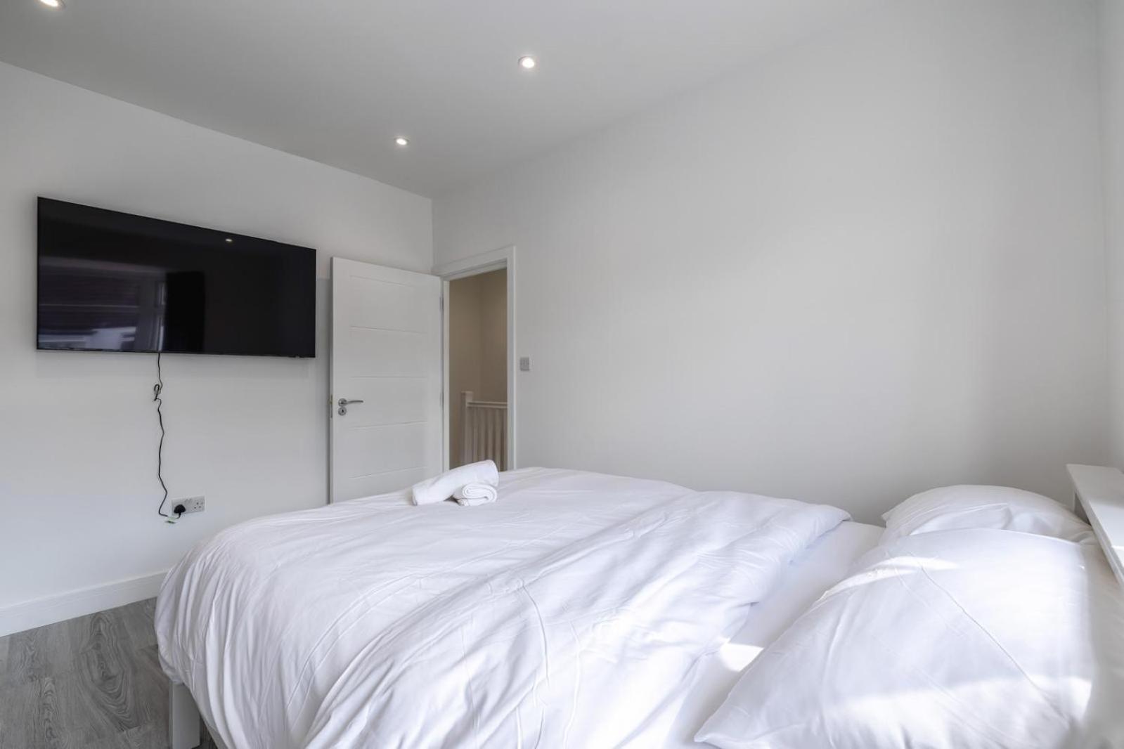 Modern Home With Driveway Parking For 2 Vehicles, Near Tottenham Hotspur Stadium, White Hart Lane Train Station Londra Exterior foto