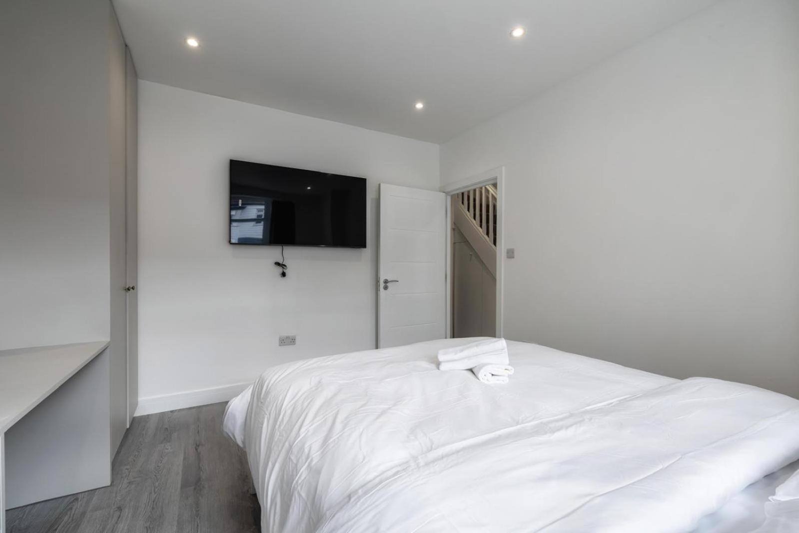 Modern Home With Driveway Parking For 2 Vehicles, Near Tottenham Hotspur Stadium, White Hart Lane Train Station Londra Exterior foto