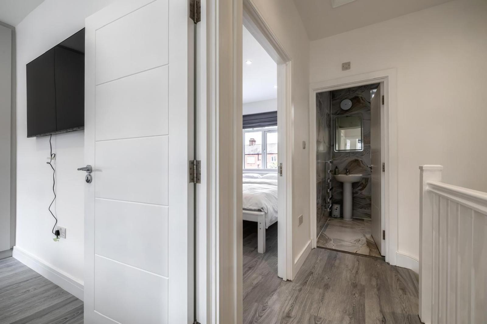 Modern Home With Driveway Parking For 2 Vehicles, Near Tottenham Hotspur Stadium, White Hart Lane Train Station Londra Exterior foto